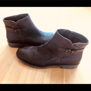 Brown “Beartrap” Ankle Boots